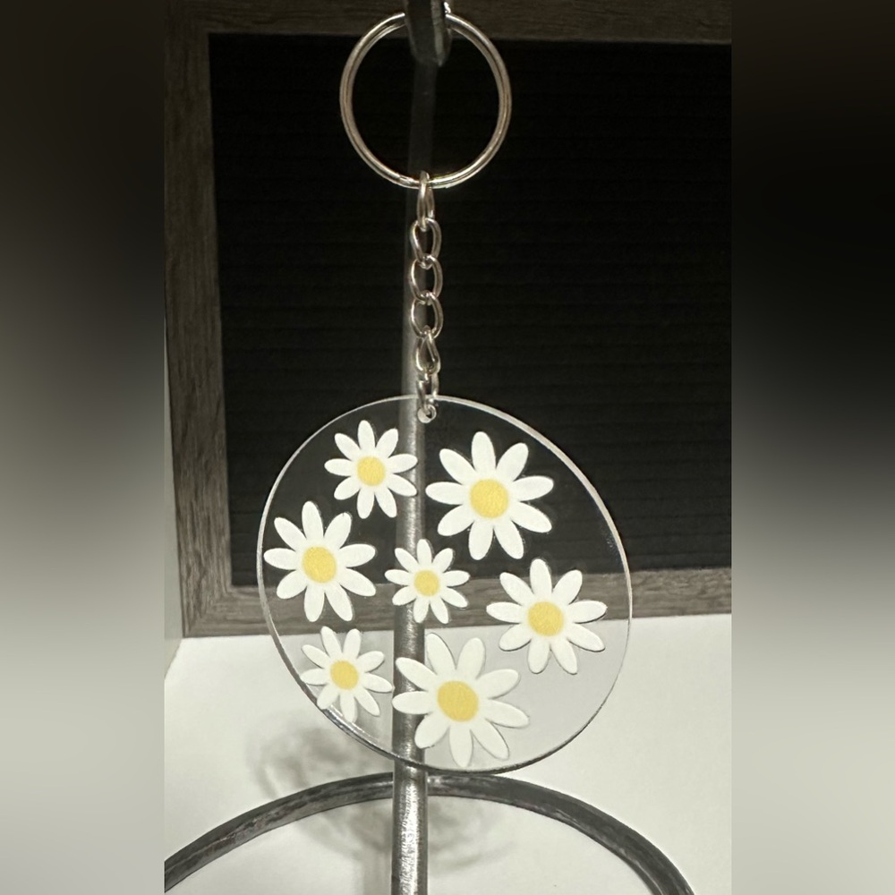 Daisy Keychain with White and Yellow Accents